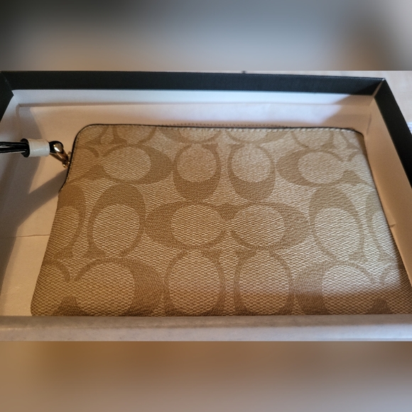 Coach Light Khaki Chalk 4x6 Women's Wristlet - Picture 8 of 12